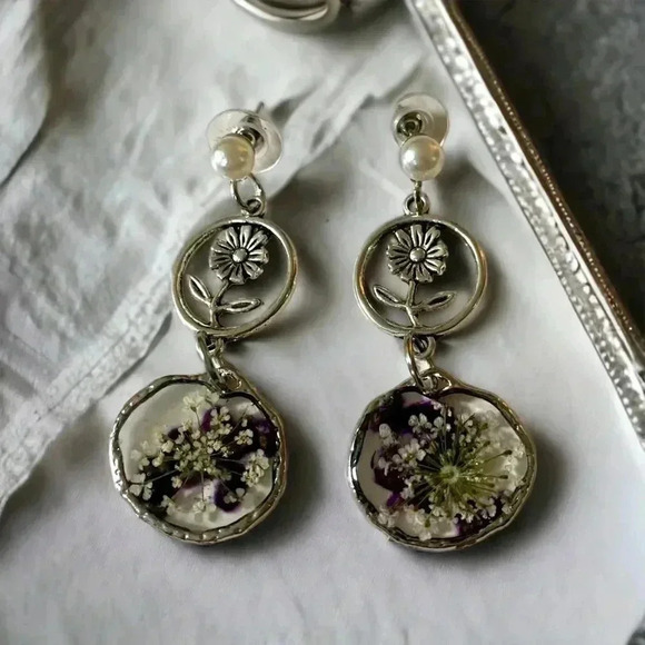 Handcrafted Silver-Tone Floral Dangle Earrings with Pressed Flowers and Pearls - Picture 1 of 3